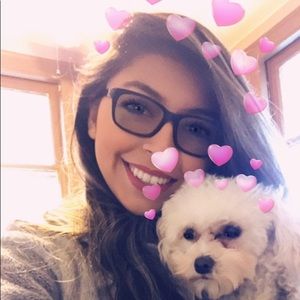 Meet your Posher, Cynthia